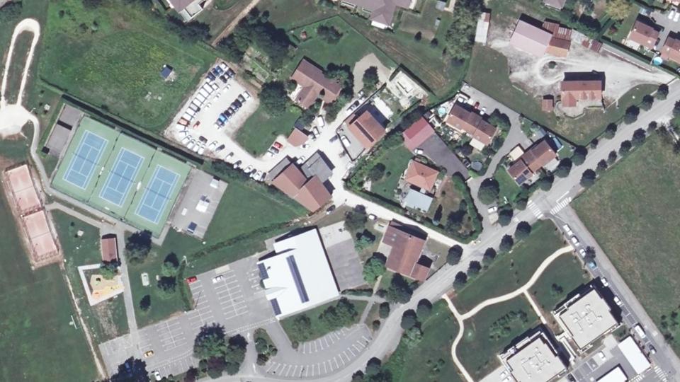 Vue aérienne du secteur de Tennis Club de La Buisse, à La Buisse