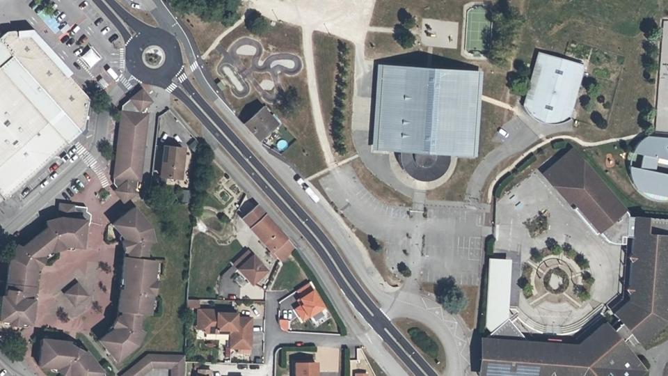 Vue aérienne du secteur de Tennis Club de Saint-André-de-Corcy, à Saint-André-de-Corcy