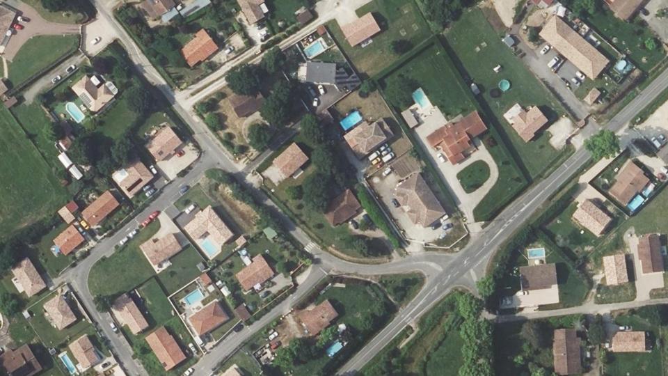 Vue aérienne du secteur de Tennis Padel Avenir Campsanais, à Campsas