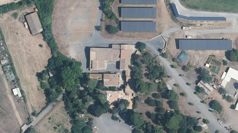 Vue aérienne du secteur de Tennis & Padel Club de la Vière, à Saint-Thibéry