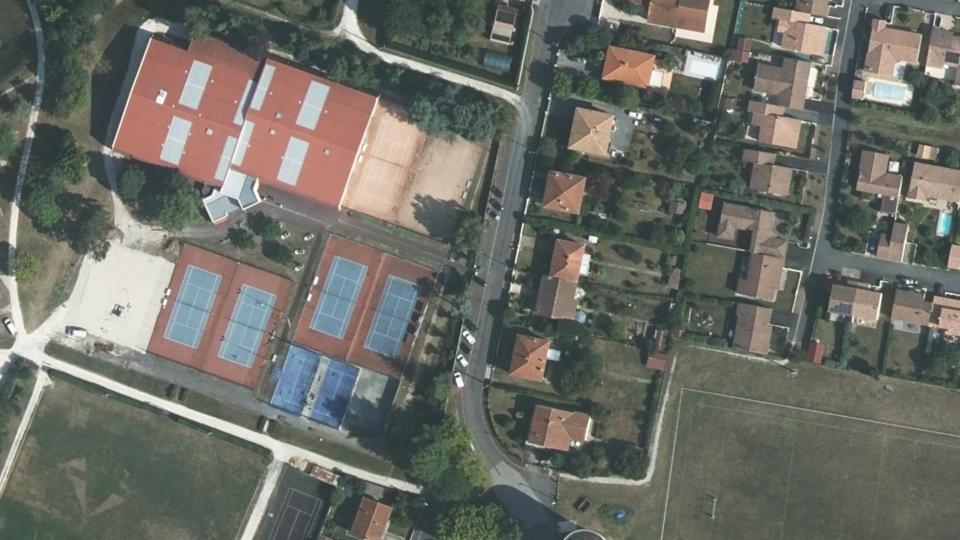 Vue aérienne du secteur de Tennis Padel Club de Saintes, à Saintes