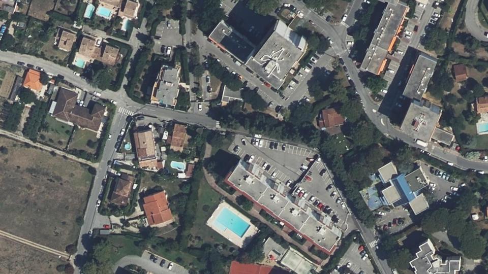 Vue aérienne du secteur de Tennis Padel Club La Roseraie, à Antibes